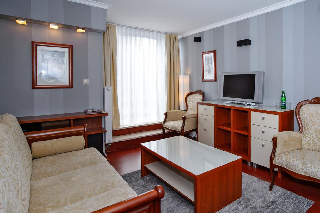 Hotel Niedzwiadek Вджидзе Кишевске Екстериор снимка