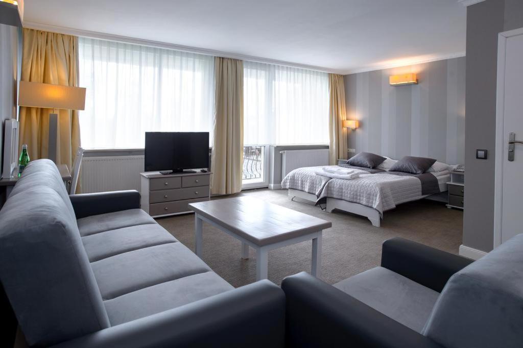 Hotel Niedzwiadek Вджидзе Кишевске Екстериор снимка